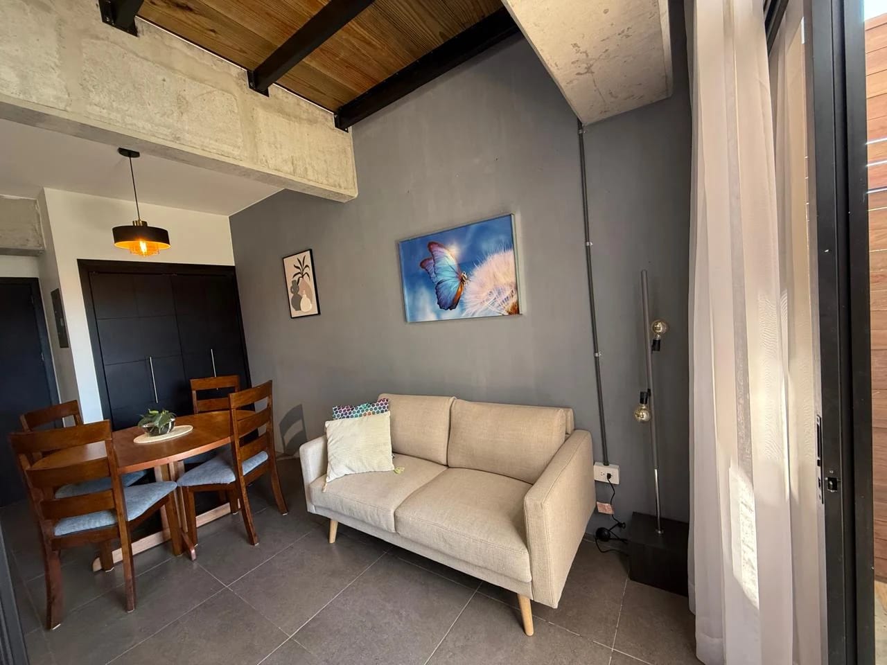 Rento Apartamento Tipo Loft en Edificio Fabra Zona 10 — Apartamento en Alquiler en Zona 10, Guatemala, Ciudad — foto 1 de 9
