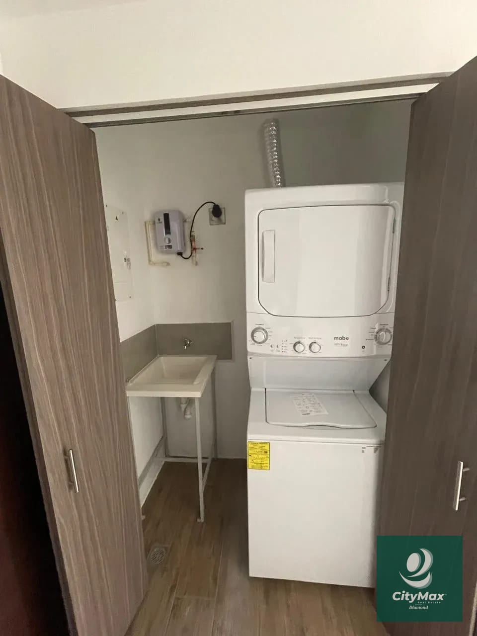 Apartamento en Renta en Zona 10 Cercano a Diagonal 6 — Apartamento en Alquiler en Zona 10, Guatemala, Ciudad — foto 5 de 11