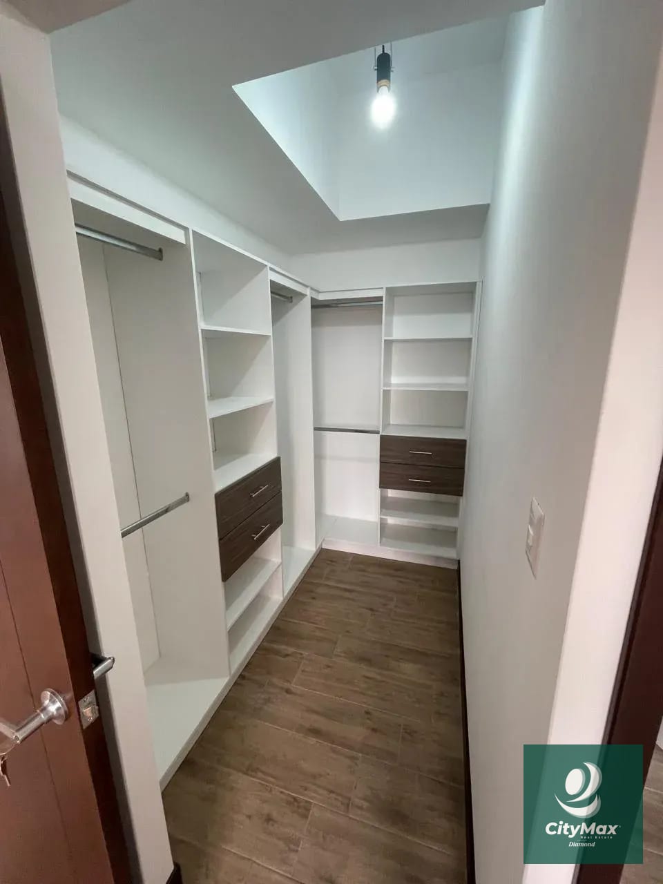 Apartamento en Renta en Zona 10 Cercano a Diagonal 6 — Apartamento en Alquiler en Zona 10, Guatemala, Ciudad — foto 9 de 11