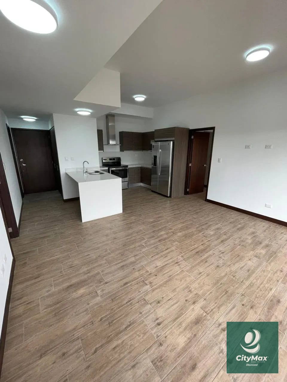 Apartamento en Renta en Zona 10 Cercano a Diagonal 6 — Apartamento en Alquiler en Zona 10, Guatemala, Ciudad — foto 10 de 11