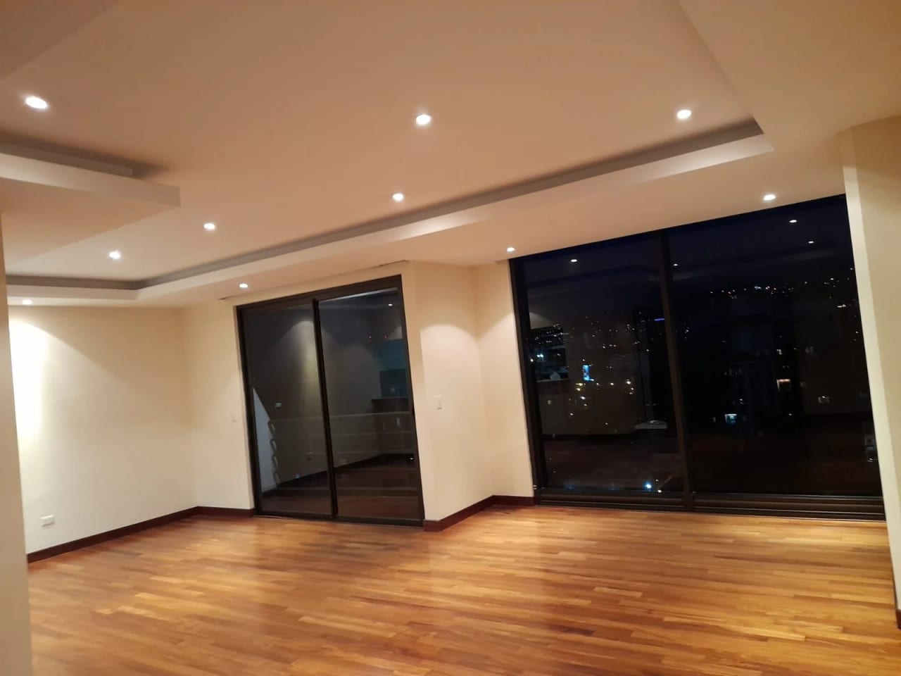 Vendo Apto Z.10 Edif. Mirafiori REF.6827 — Apartamento en Venta en Zona 10, Guatemala, Ciudad — foto 11 de 16
