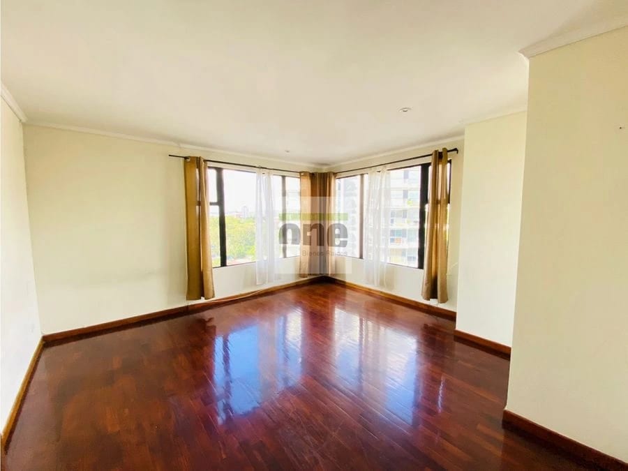 Lindo apartamento de 2 dormitorios en zona 10, cerca de Universidades — Apartamento en Alquiler en Zona 10, Guatemala, Ciudad — foto 8 de 13
