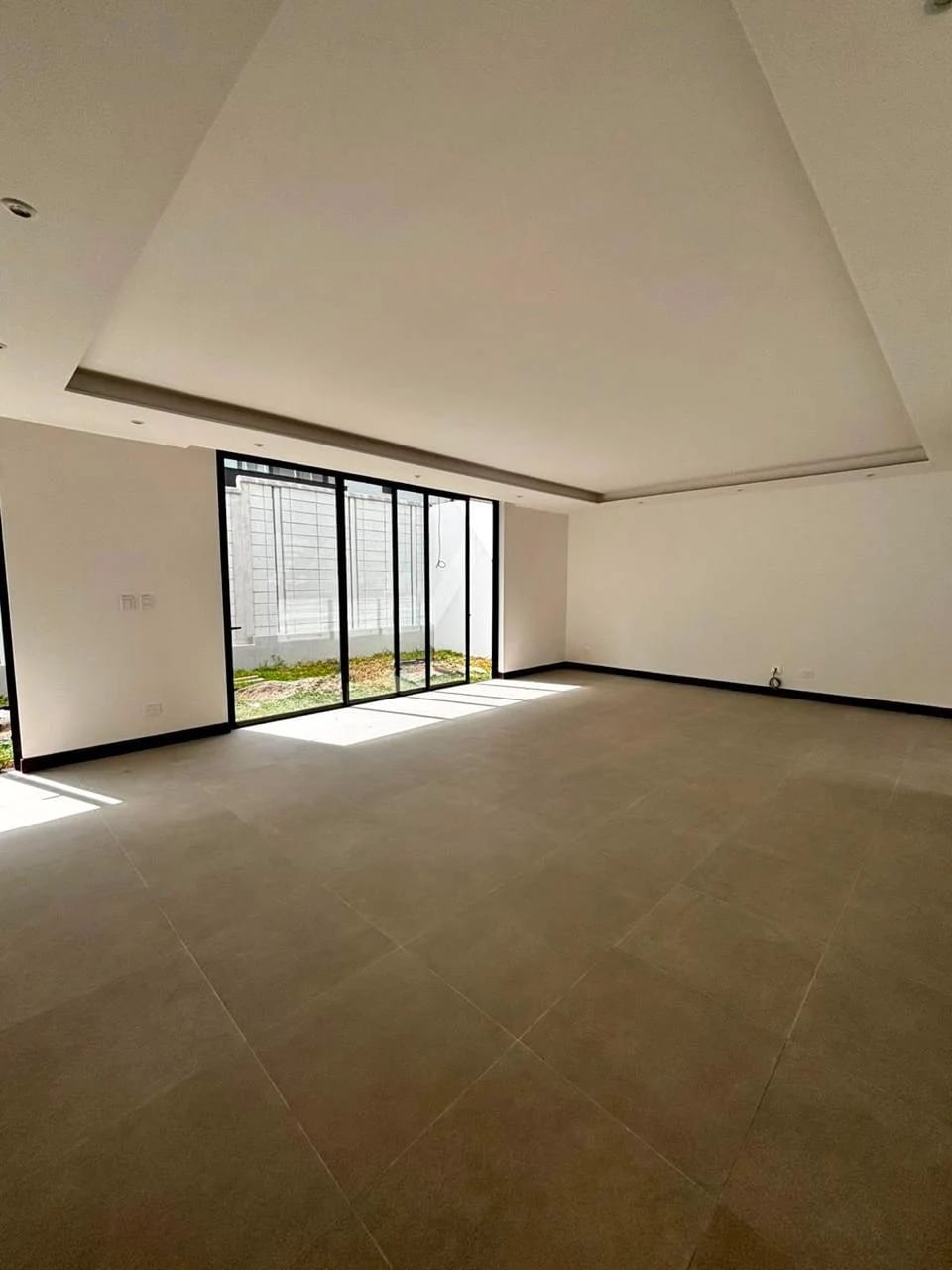 Casa en Alquiler o Venta en Exclusivo Conominio Molié Zona 10 — Casa en Venta en Zona 10, Guatemala, Ciudad — foto 4 de 17