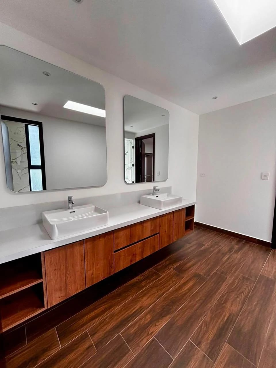 Casa en Alquiler o Venta en Exclusivo Conominio Molié Zona 10 — Casa en Venta en Zona 10, Guatemala, Ciudad — foto 8 de 17
