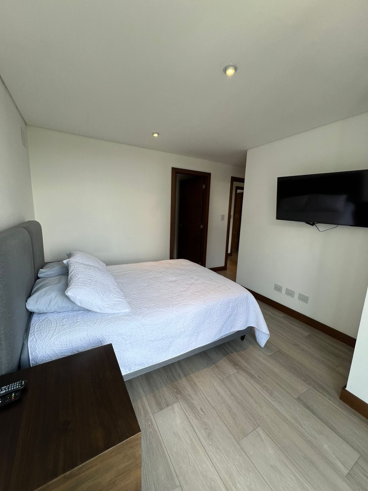 Reserva Diez / Renta Apartamento Amueblado de 3 Habitaciones y Cs — Apartamento en Alquiler en Reserva Diez, Zona 10, Guatemala, Ciudad — foto 8 de 14