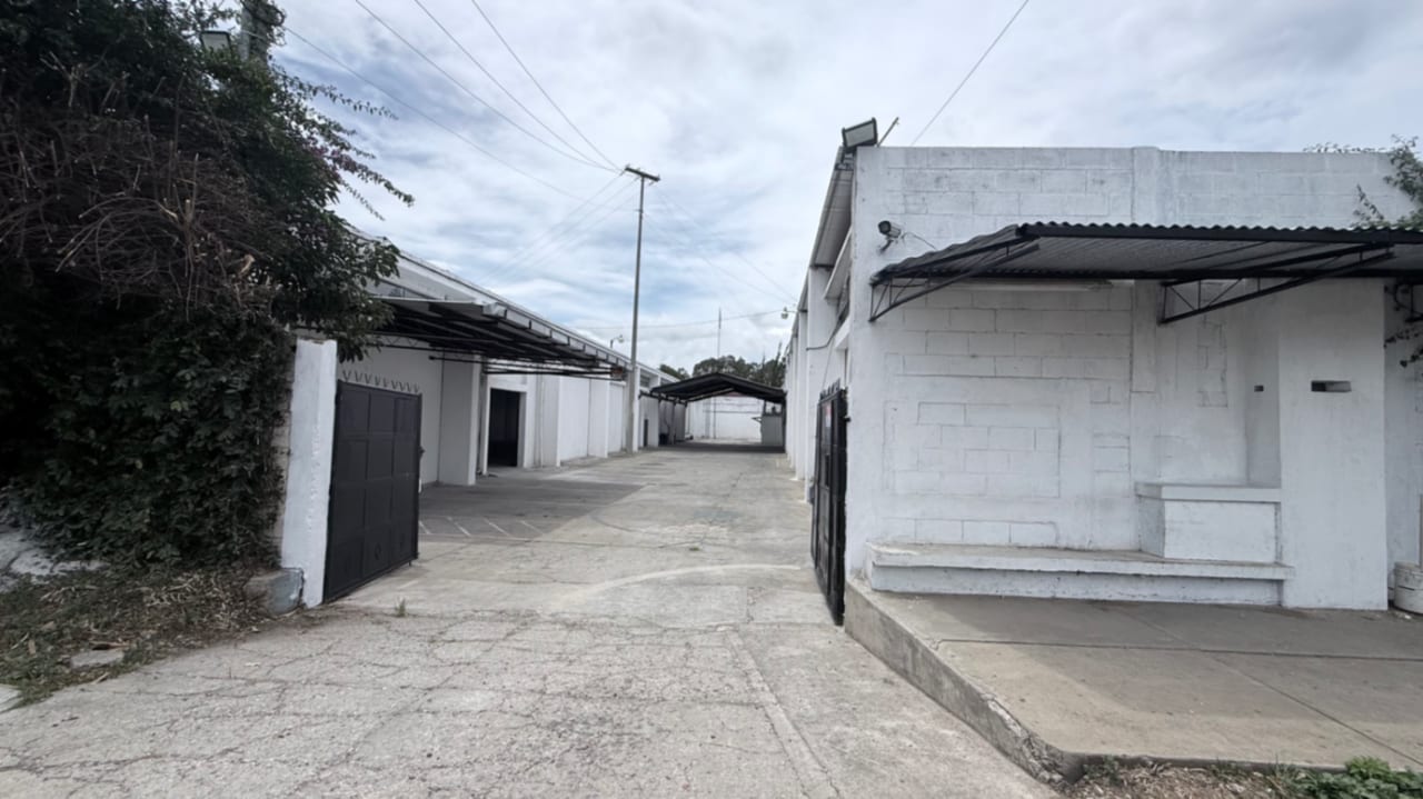 BODEGA ( No.2 ) - con Garita, Parqueo, área para Cargas y Descargas. — Bodega / Ofibodega en Alquiler en Altos de la colonia, Zona 12, Guatemala, Ciudad — foto 8 de 9