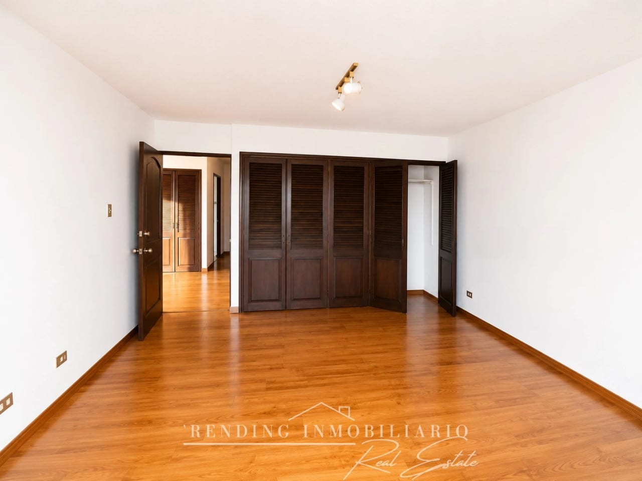 Apartamento en venta zona 13 edificio Villa Vistana de 2 habitaciones + 2 parqueos — Apartamento en Venta en World Technology Center Guatemala, Zona 13, Guatemala, Ciudad — foto 5 de 10