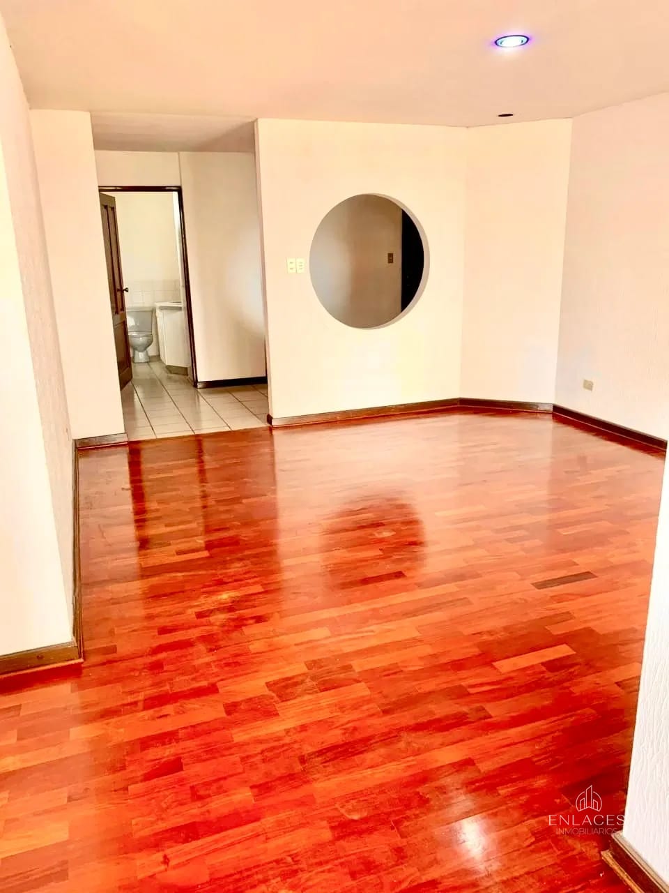 Zona 14 • Apartamento en Renta • Edificio Greco — Apartamento en Alquiler en Zona 14, Guatemala, Ciudad — foto 10 de 10
