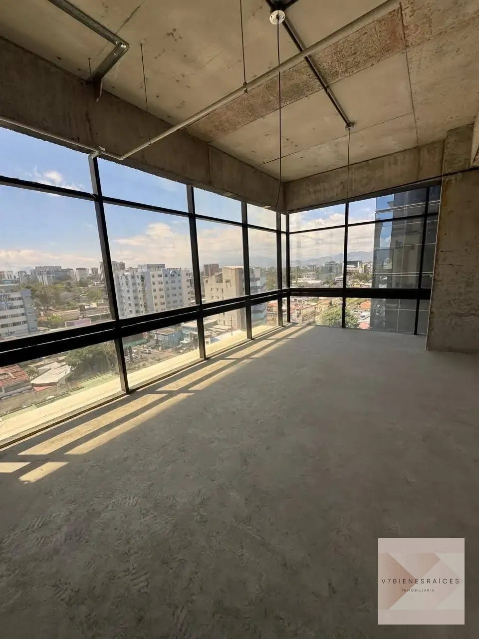 Hospital Nuevo en Renta — Clínica en Alquiler en Zona 10, Guatemala, Ciudad — foto 2 de 8
