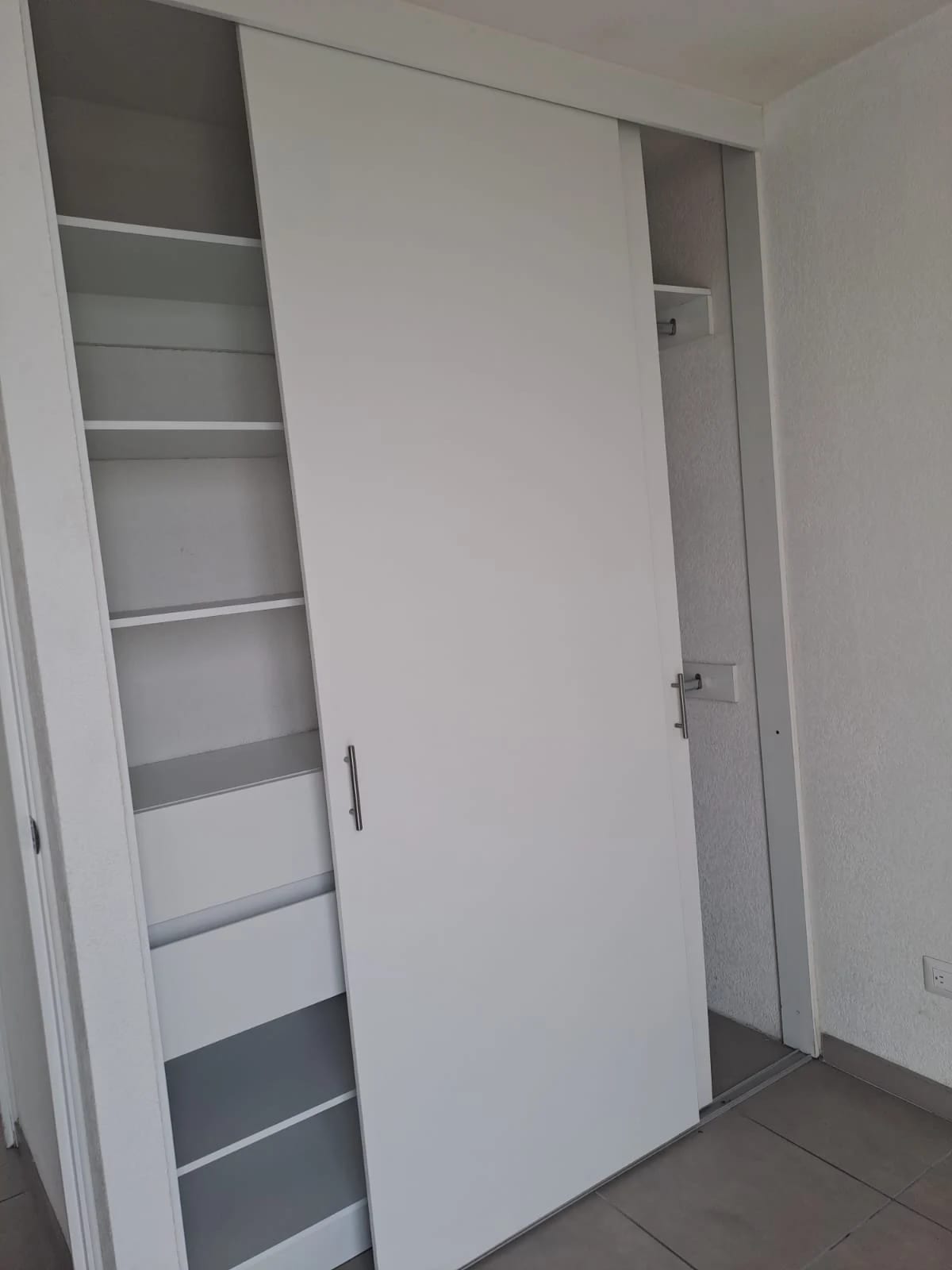 Apartamento en Zona 8 — Apartamento en Alquiler en Zona 8, Guatemala, Ciudad — foto 3 de 9