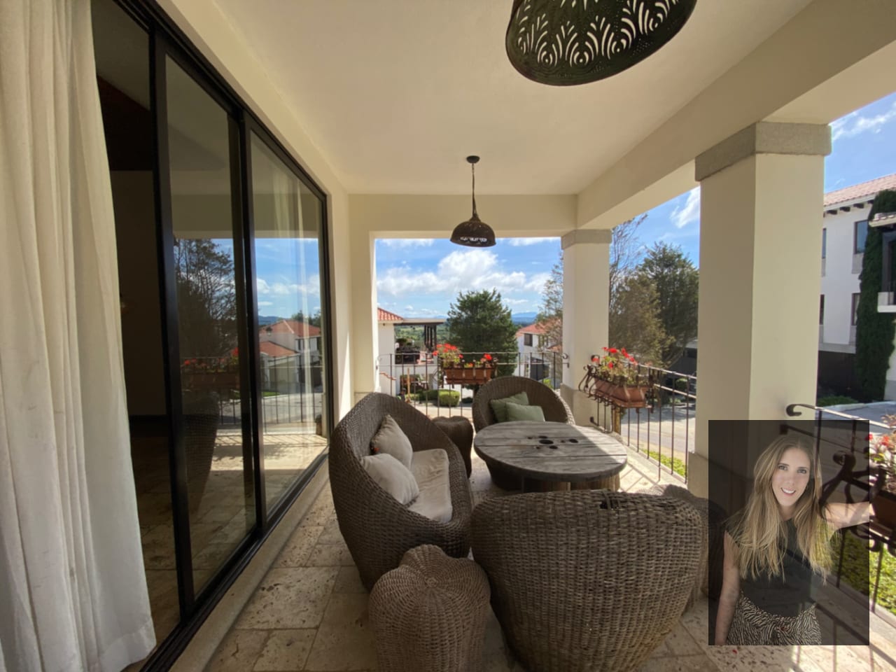 Espectacular casa en venta en Lazos de Fraijanes (copia) — Casa en Venta en Carretera a El Salvador, Guatemala, Ciudad — foto 2 de 17