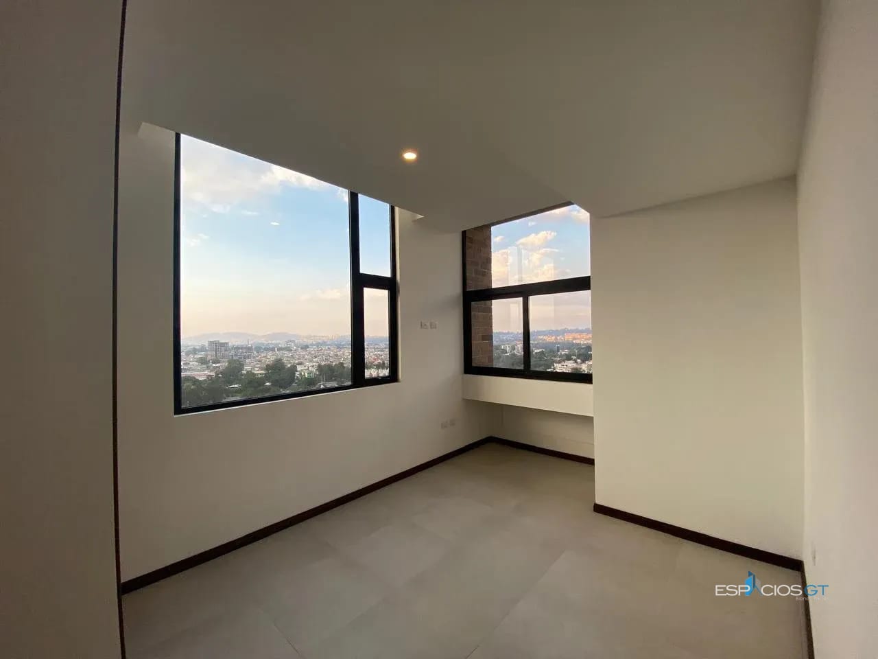 Apartamento cerca de universidades, hospitales, restaurantes zona 10 — Apartamento en Venta en Zona 10, Guatemala, Ciudad — foto 6 de 7