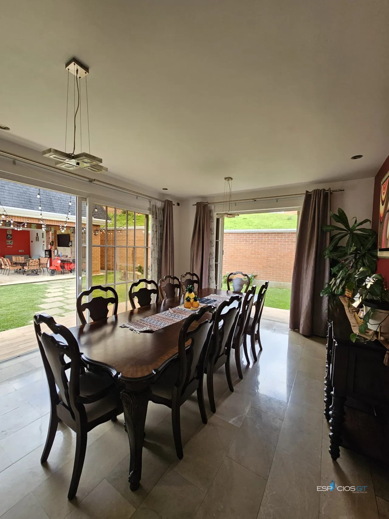 Hermosa casa con amplio jardín y terreno adicional Km. 16.5 CAES — Casa en Venta en Carretera a El Salvador, Guatemala, Ciudad — foto 7 de 7