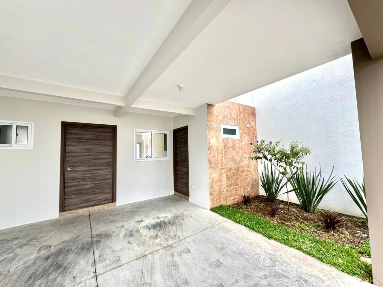 Venta de casa en Bosques de Santa Elena | Km.25 CAES — Casa en Venta en Carretera a El Salvador, Guatemala, Ciudad — foto 4 de 13