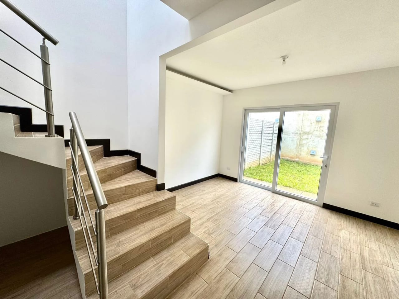 Venta de casa en Bosques de Santa Elena | Km.25 CAES — Casa en Venta en Carretera a El Salvador, Guatemala, Ciudad — foto 3 de 13