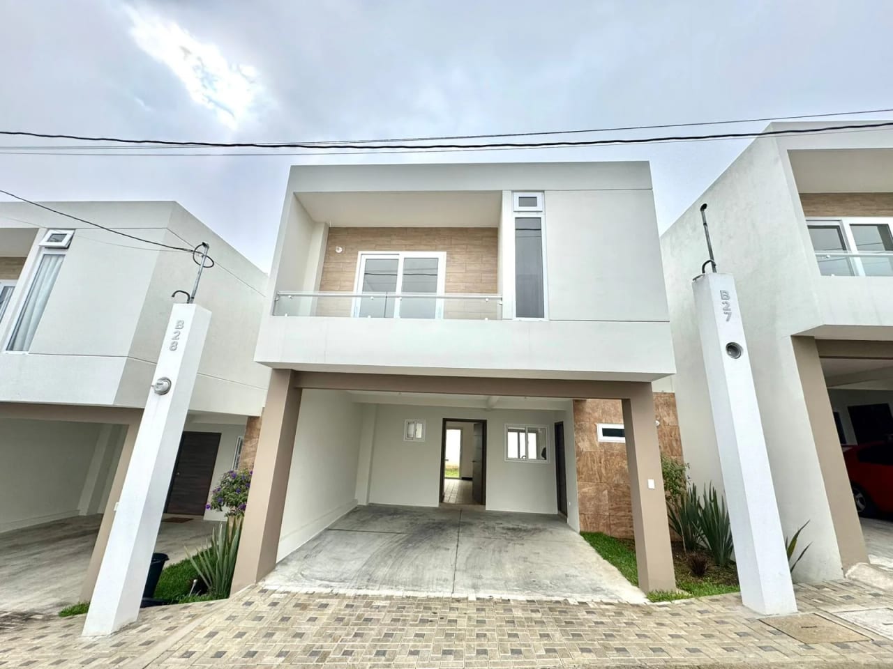 Venta de casa en Bosques de Santa Elena | Km.25 CAES — Casa en Venta en Carretera a El Salvador, Guatemala, Ciudad — foto 1 de 13