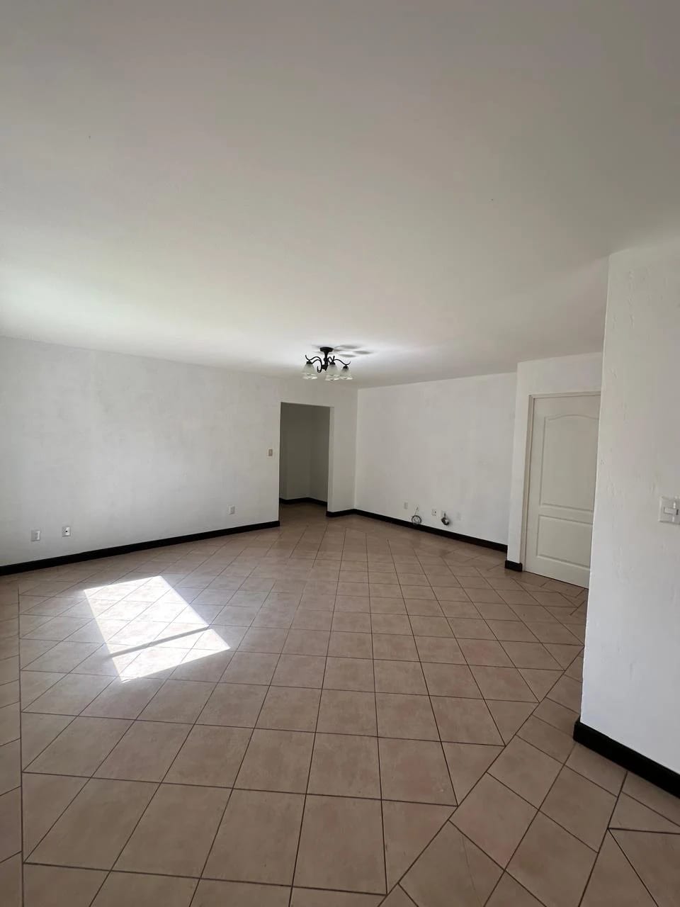 Renta de casa en Condominio Casa y Campo Km.23 Carretera a El Salvador | Amplio jardín — Casa en Alquiler en Carretera a El Salvador, Guatemala, Ciudad — foto 3 de 10