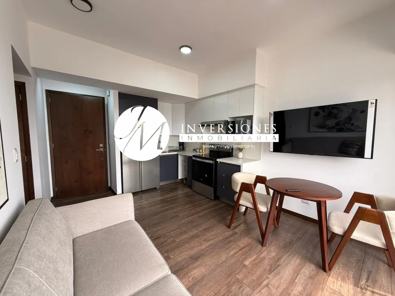 Apartamento en Renta Amueblado en zona 10 — Apartamento en Alquiler en Zona 10, Guatemala, Ciudad — foto 2 de 10