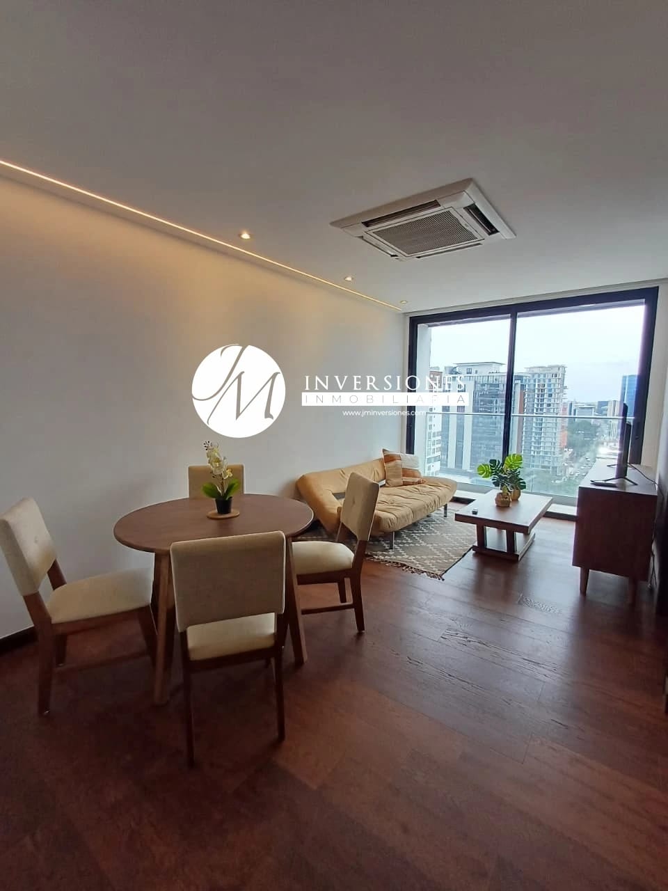 Apartamento en Renta Amueblado en Zona 10 — Apartamento en Alquiler en Zona 10, Guatemala, Ciudad — foto 1 de 11