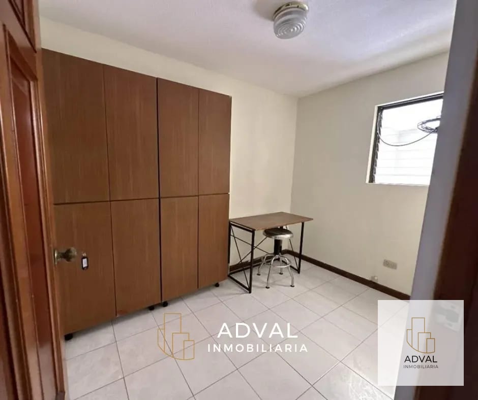 Casa en renta para viviendo u oficinas excelente punto Z.4 — Casa en Alquiler en Zona 4, Guatemala, Ciudad — foto 5 de 12