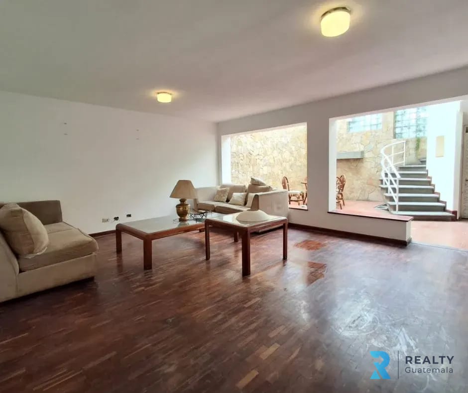 RENTO Casa Zona 4 — Casa en Alquiler en Zona 4, Guatemala, Ciudad — foto 1 de 16