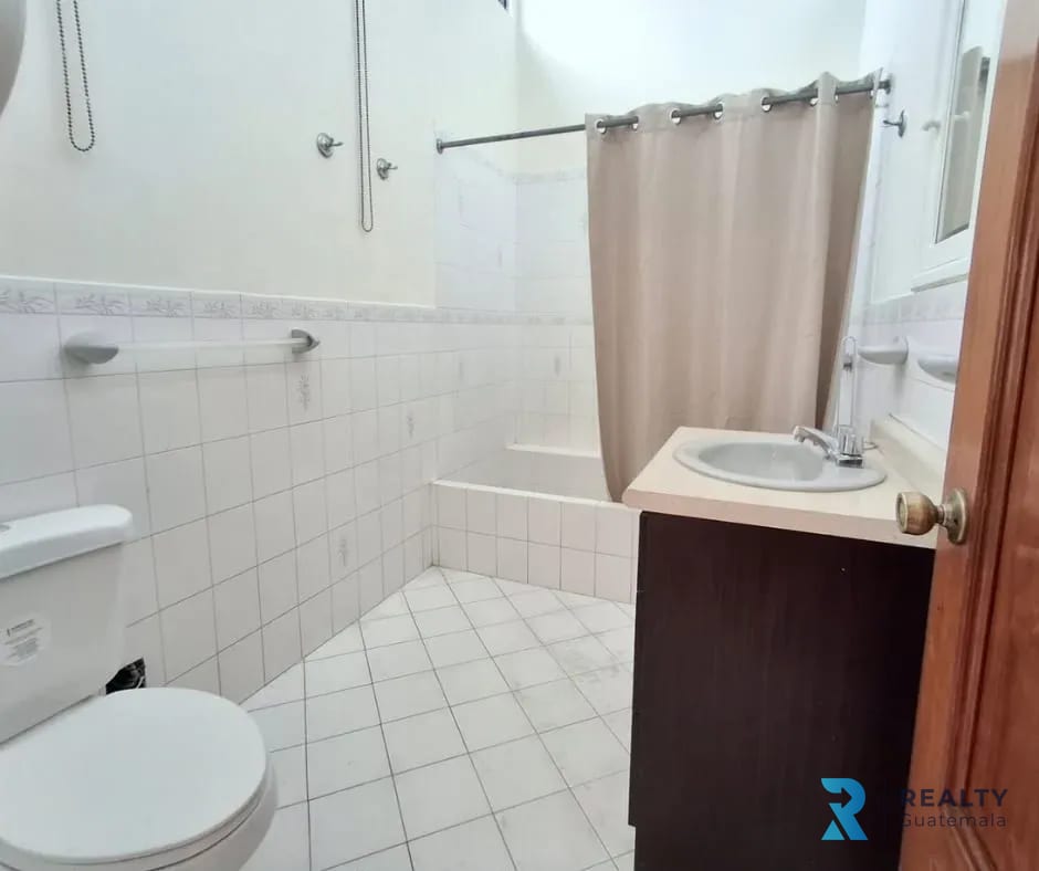 RENTO Casa Zona 4 — Casa en Alquiler en Zona 4, Guatemala, Ciudad — foto 10 de 16