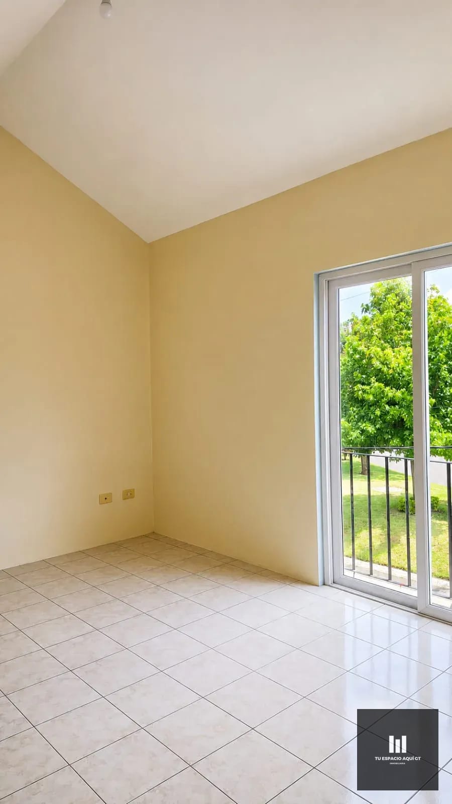Casa De Esquina En Venta En Condado Catalina — Casa en Venta en Condado Catalina, Villa Nueva, Guatemala, Ciudad — foto 4 de 6