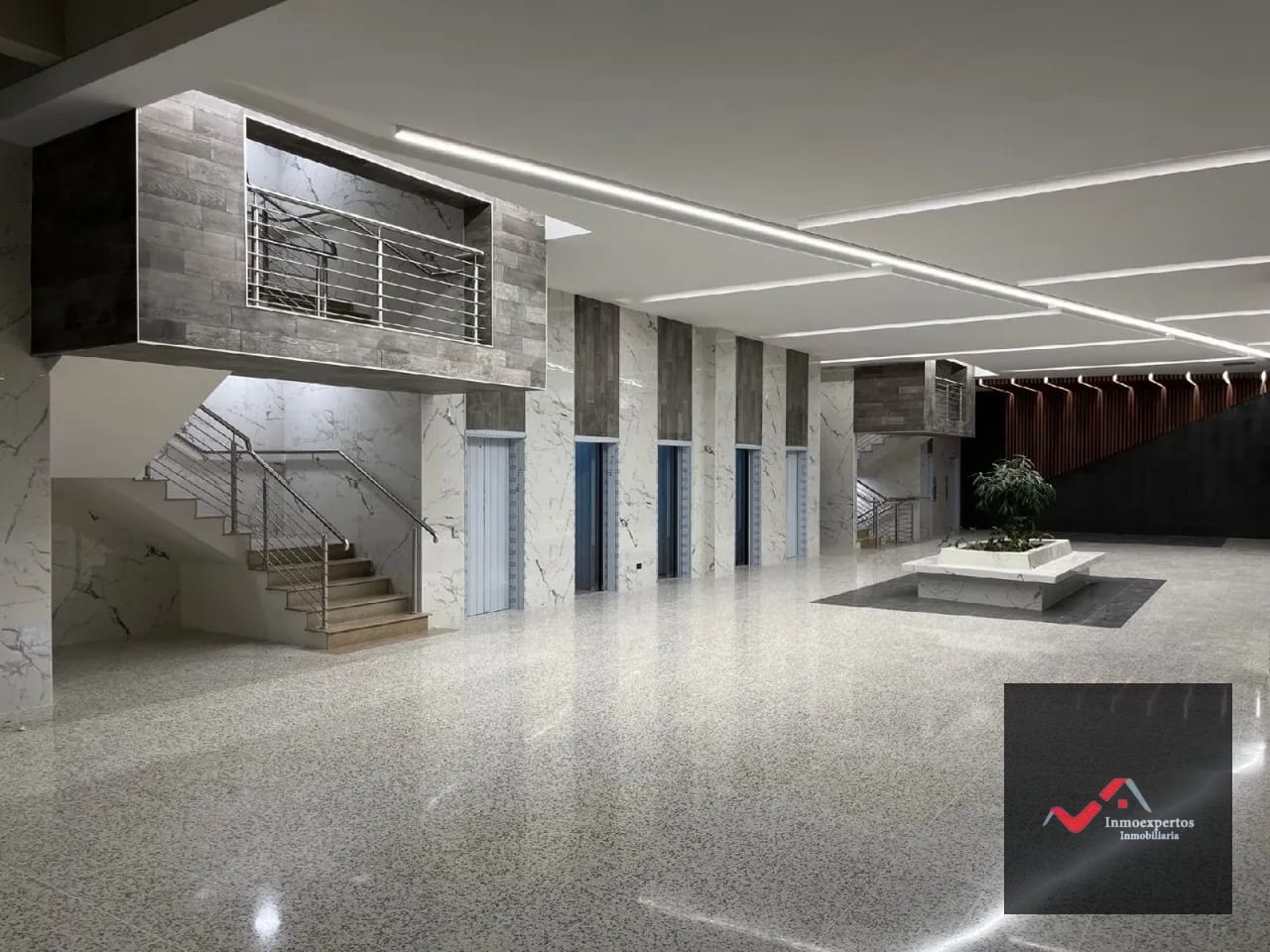 Edificio en Renta – Zona 10 — Edificio en Alquiler en Zona 10, Guatemala, Ciudad — foto 1 de 10