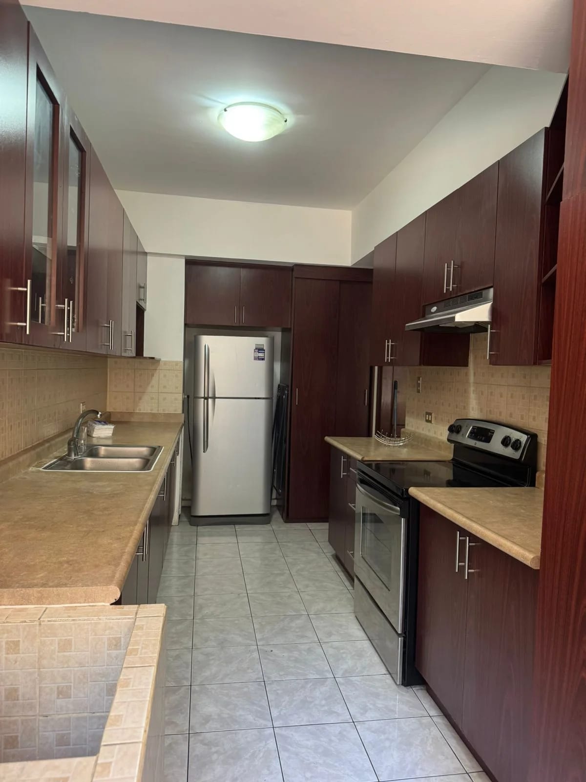 Alquilo ámplio apartamento en zona 10 Santa Clara 2 — Apartamento en Alquiler en Santa Clara II, Zona 10, Guatemala, Ciudad — foto 6 de 12