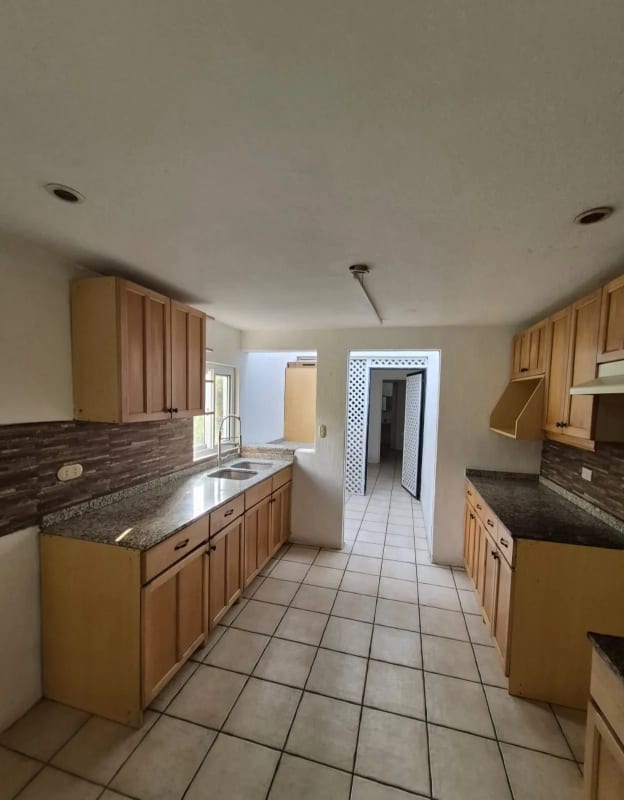 En Venta Townhouse KM 15 CAES, Frente a Condado Concepción — Casa en Venta en km 11-15, Carretera a El Salvador, Guatemala, Ciudad — foto 15 de 17