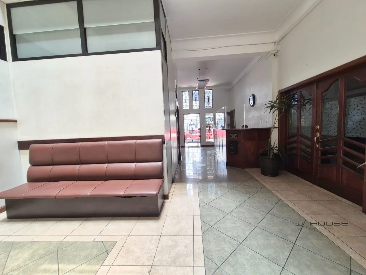 Oficina Amueblada en Renta Zona 10 — Oficina en Alquiler en Zona 10, Guatemala, Ciudad — foto 2 de 9