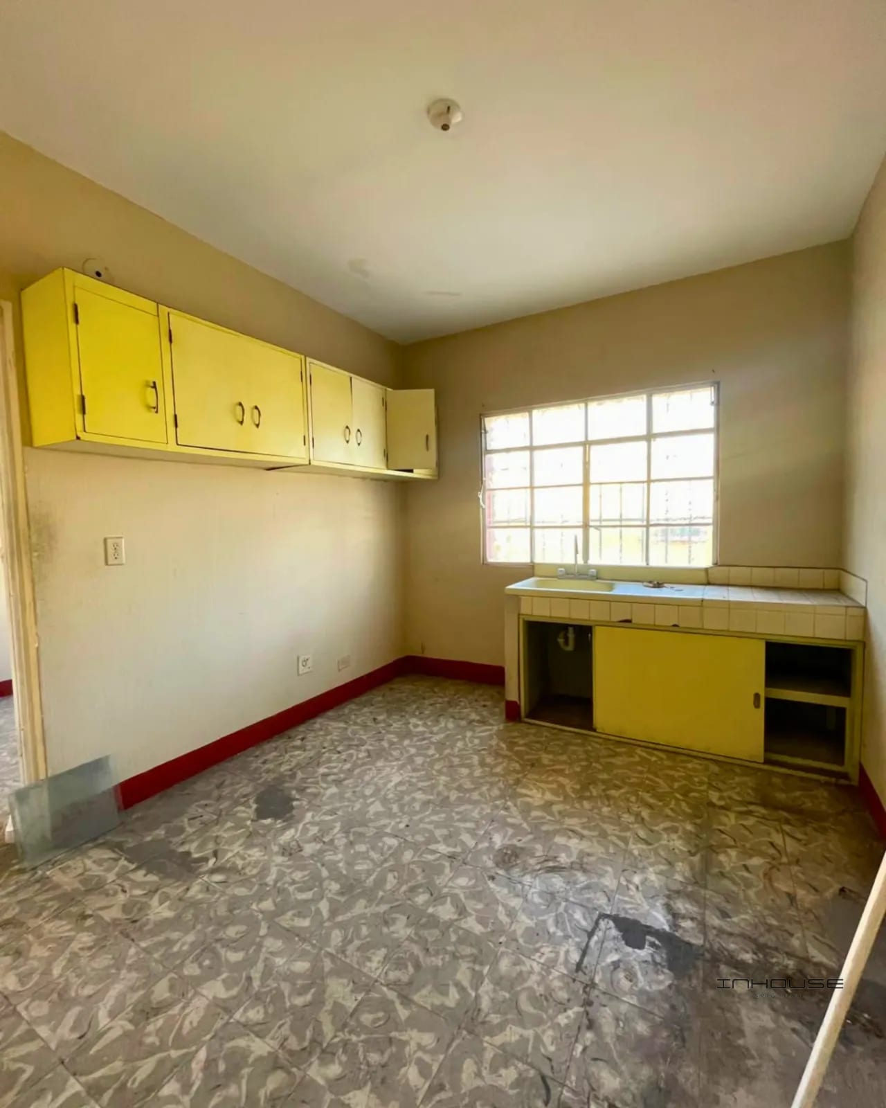 Casa en Venta en Zona 3 Fuera de Garita Ideal para Uso Comercial — Casa en Venta en Zona 3, Guatemala, Ciudad — foto 11 de 15