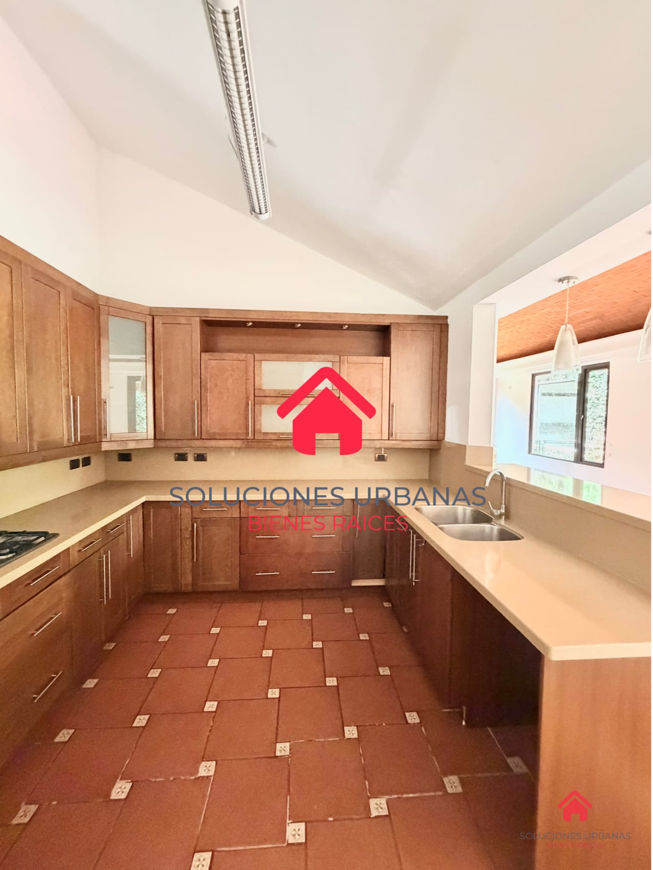 Lindisima Casa KM. 21.5 Carretera a el Salvador — Casa en Venta en Carretera a El Salvador, Guatemala, Ciudad — foto 10 de 12
