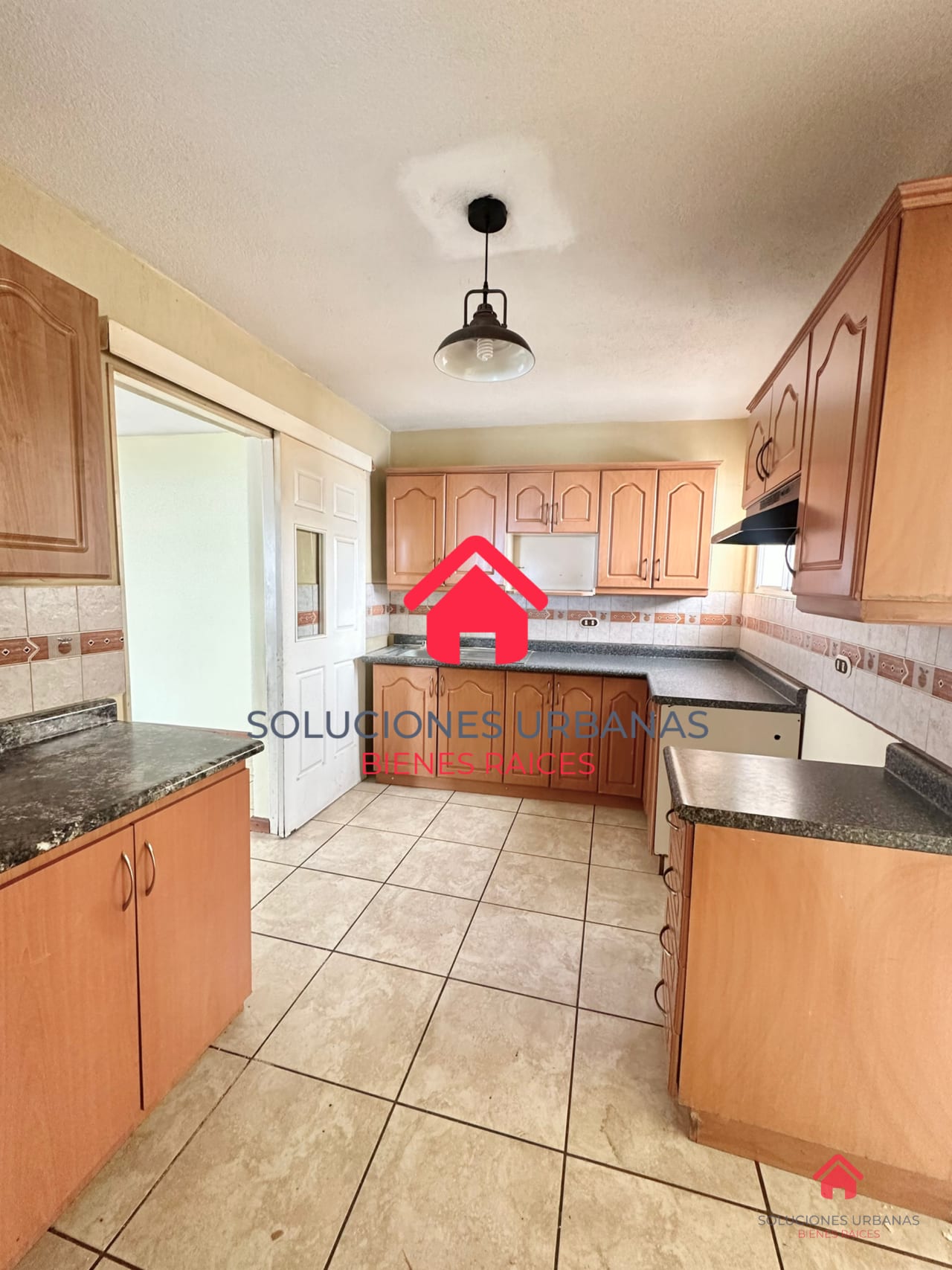 Casa Arrazola con Lindo Jardín / Opción de Compra con Terreno Adicional — Casa en Venta en Carretera a El Salvador, Guatemala, Ciudad — foto 5 de 8
