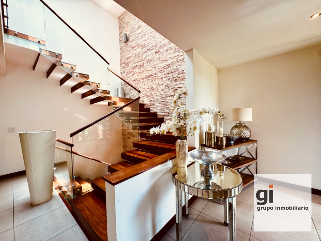 Exclusiva casa en venta en Residencias Concepción CAES — Casa en Venta en Carretera a El Salvador, Guatemala, Ciudad — foto 1 de 12