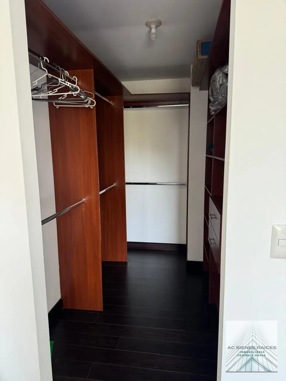 Apto amueblado cerca de Europlaza — Apartamento en Alquiler en Zona 14, Guatemala, Ciudad — foto 6 de 9
