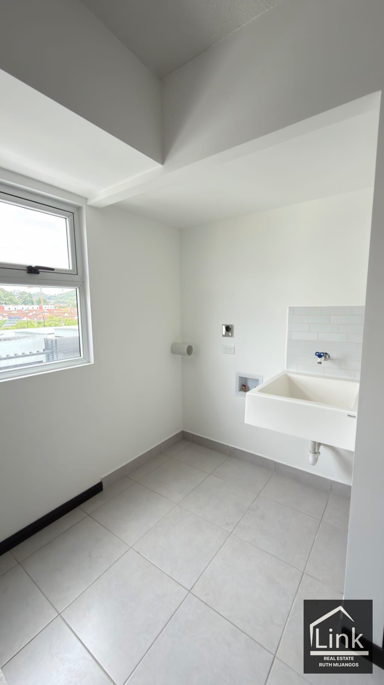 Renta de Villa Condado el Naranjo Serena — Apartamento en Alquiler en Condado Naranjo, Zona 4 Mixco, Guatemala, Ciudad — foto 6 de 14