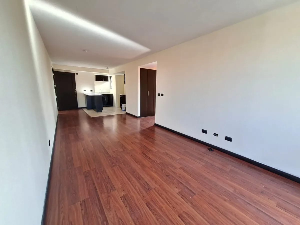 Apartamento con balcón | Jardines de Las Charcas | Zona 11 - Alquilo — Apartamento en Alquiler en Jardines de Las Charcas, Zona 11, Guatemala, Ciudad — foto 3 de 17