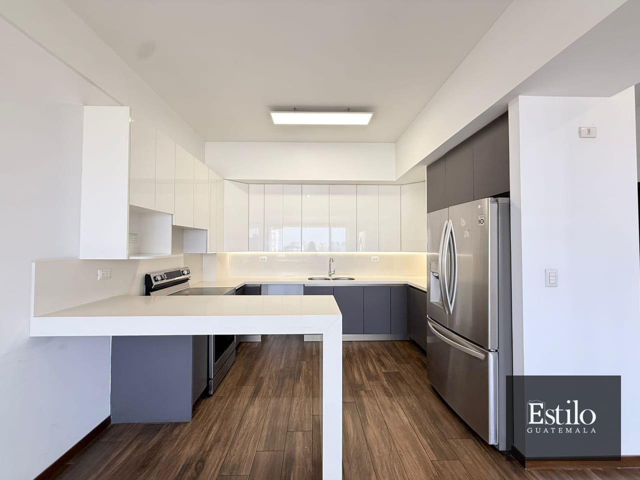 Precioso Apartamento Con Dorm De Servicio Z.10 — Apartamento en Venta en Casa Acueducto, Zona 10, Guatemala, Ciudad — foto 14 de 17
