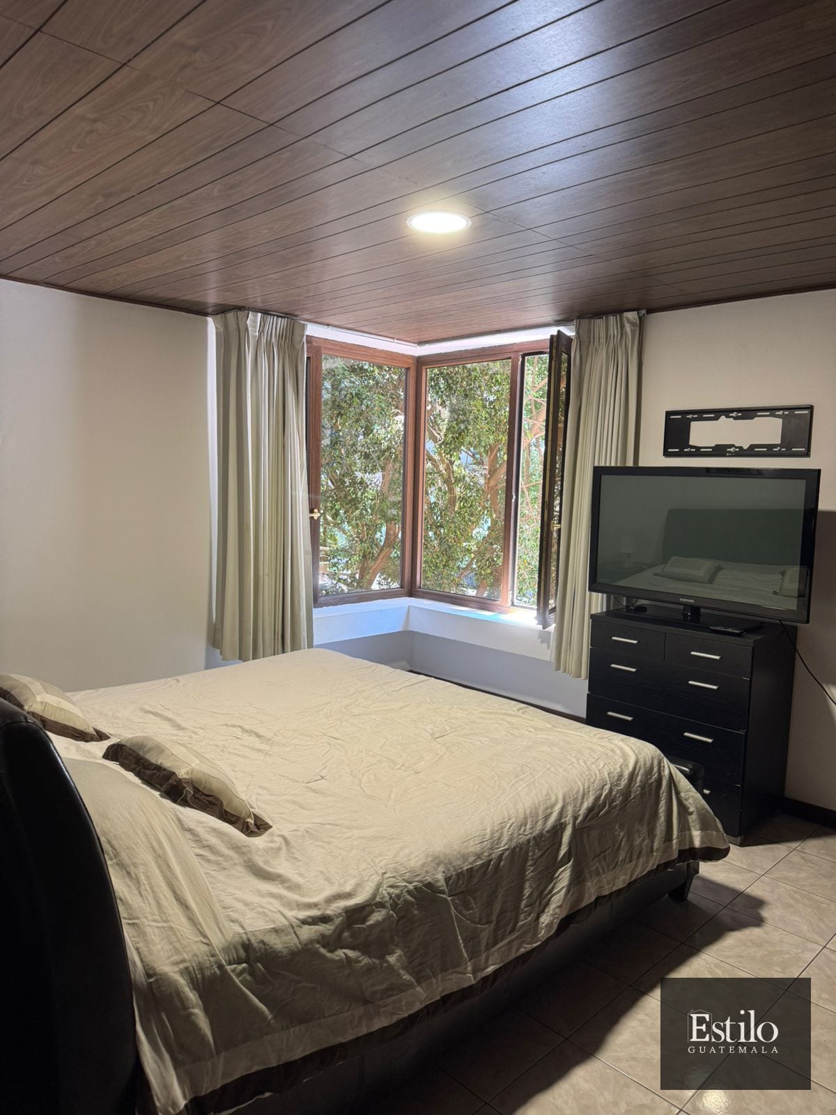 Hermoso Apartamento Con Balcón Z.10 Santa Clara — Apartamento en Alquiler en Santa Clara II, Zona 10, Guatemala, Ciudad — foto 2 de 12