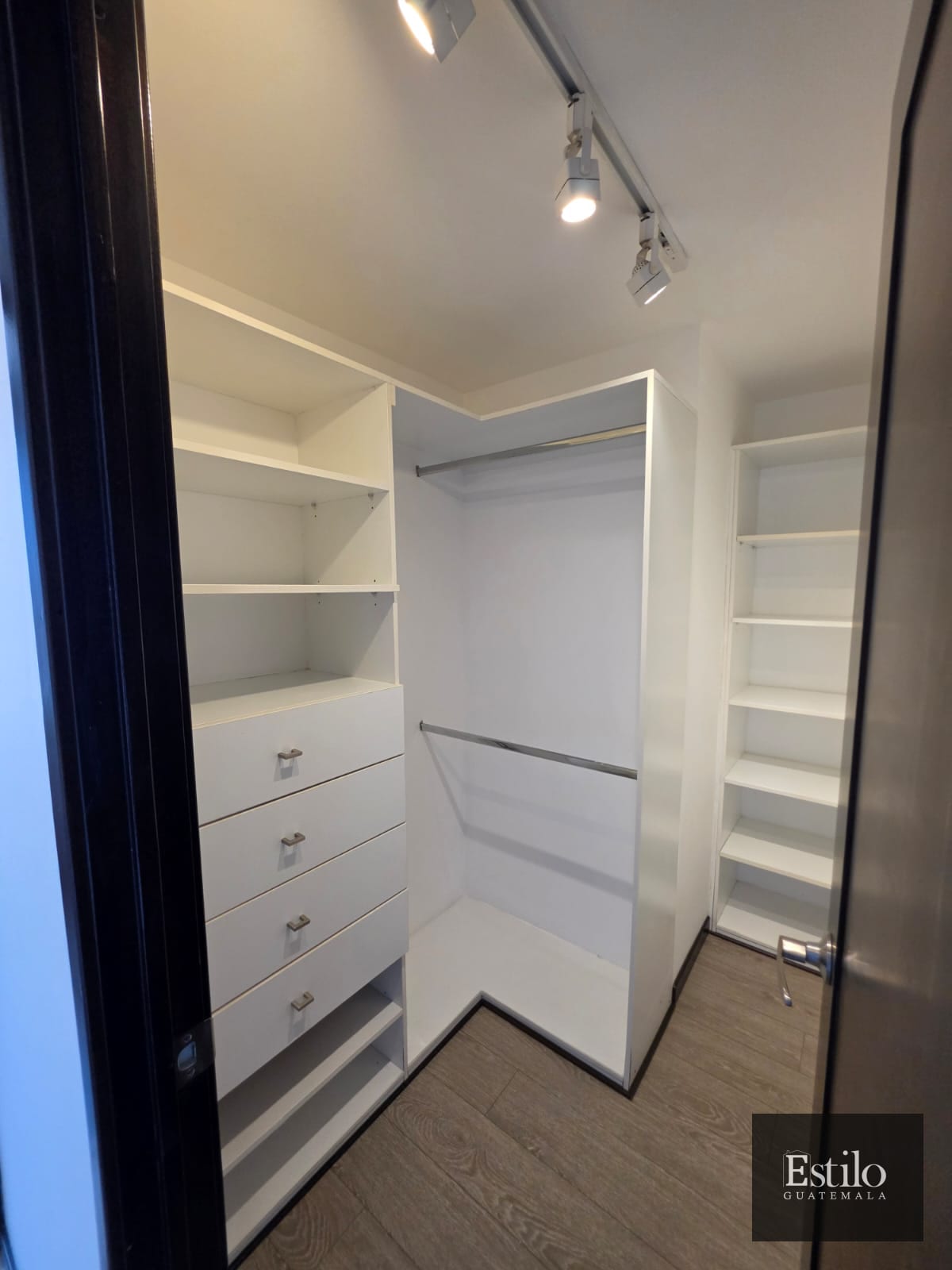 Hermoso Apartamento En Venta Y Alquiler Z.10 — Apartamento en Venta en Neo Apartamentos, Zona 10, Guatemala, Ciudad — foto 7 de 16