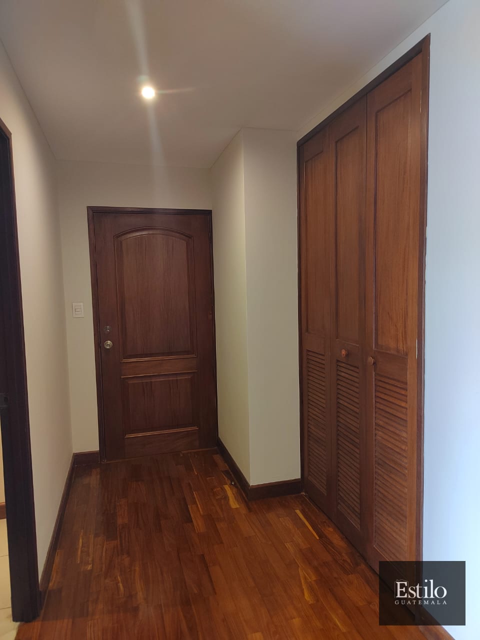 Espectacular Apartamento en Z.14 Con Cuarto De Servicio — Apartamento en Alquiler en Chatelet, Zona 14, Guatemala, Ciudad — foto 9 de 9