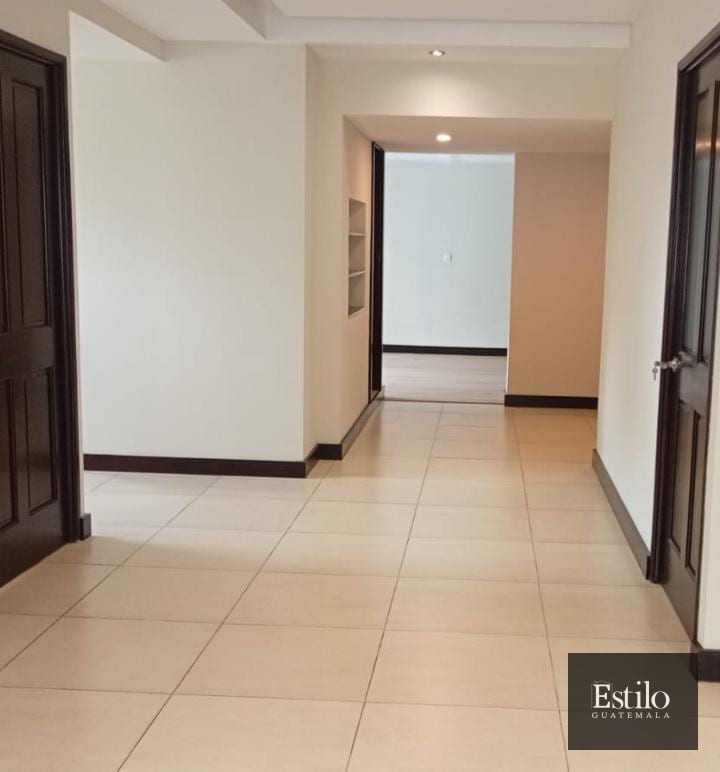 Oficina En Alquiler Cobella Z.14 — Oficina en Alquiler en Cobella, Zona 14, Guatemala, Ciudad — foto 4 de 9