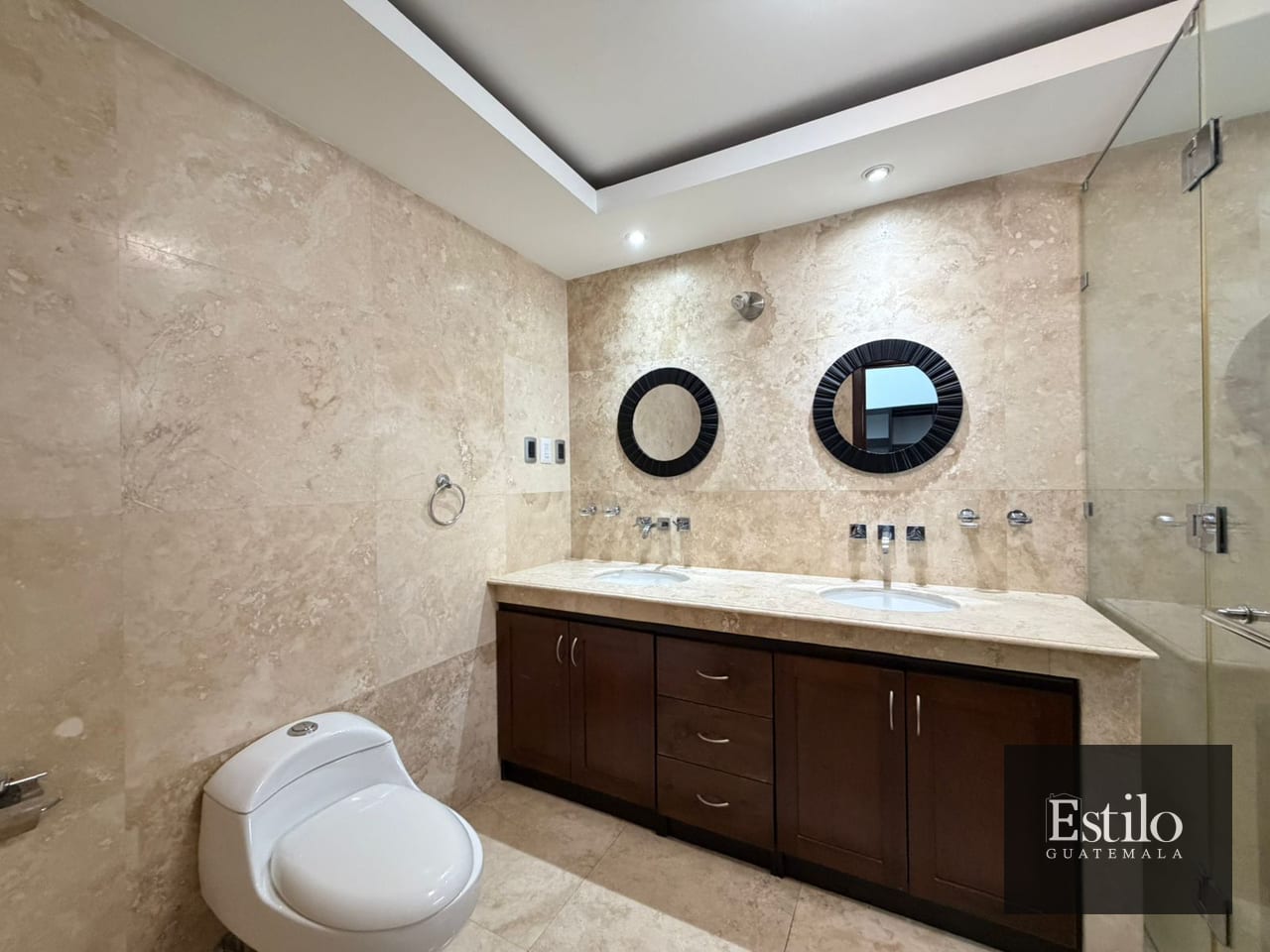 Preciosa Casa en Venta Zona 16 — Casa en Venta en Zona 16, Guatemala, Ciudad — foto 9 de 17