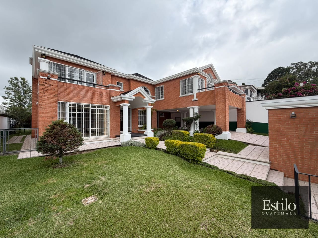 Preciosa Casa en Venta Zona 16 — Casa en Venta en Zona 16, Guatemala, Ciudad — foto 1 de 17