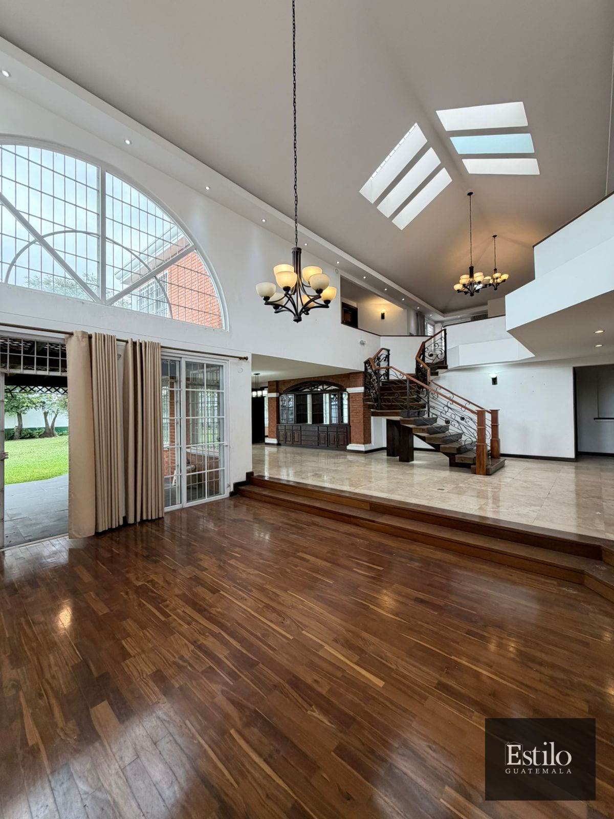 Preciosa Casa en Renta Zona 16 — Casa en Alquiler en Zona 16, Guatemala, Ciudad — foto 1 de 17