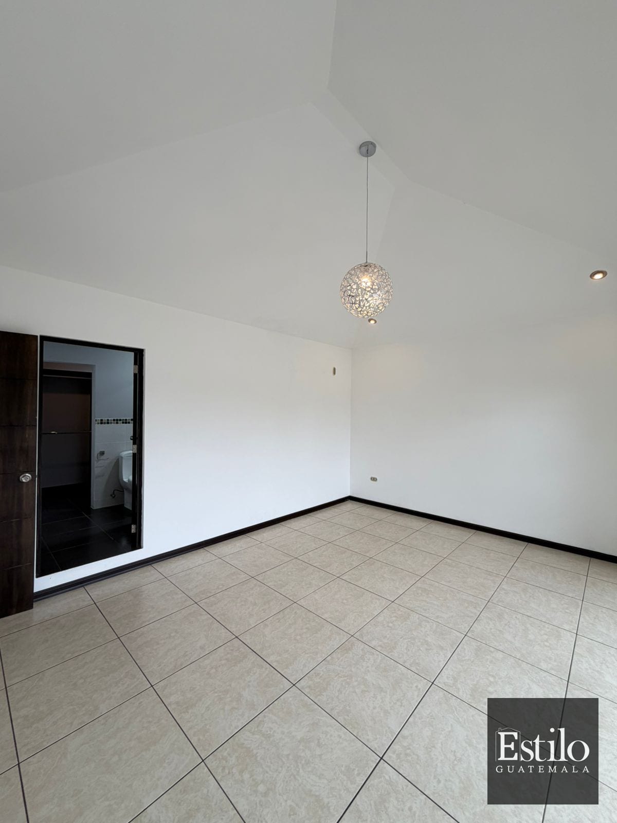 Preciosa Casa En Alquiler Fontana Km 25 — Casa en Alquiler en La Fontana I, Carretera a El Salvador, Guatemala, Ciudad — foto 8 de 10