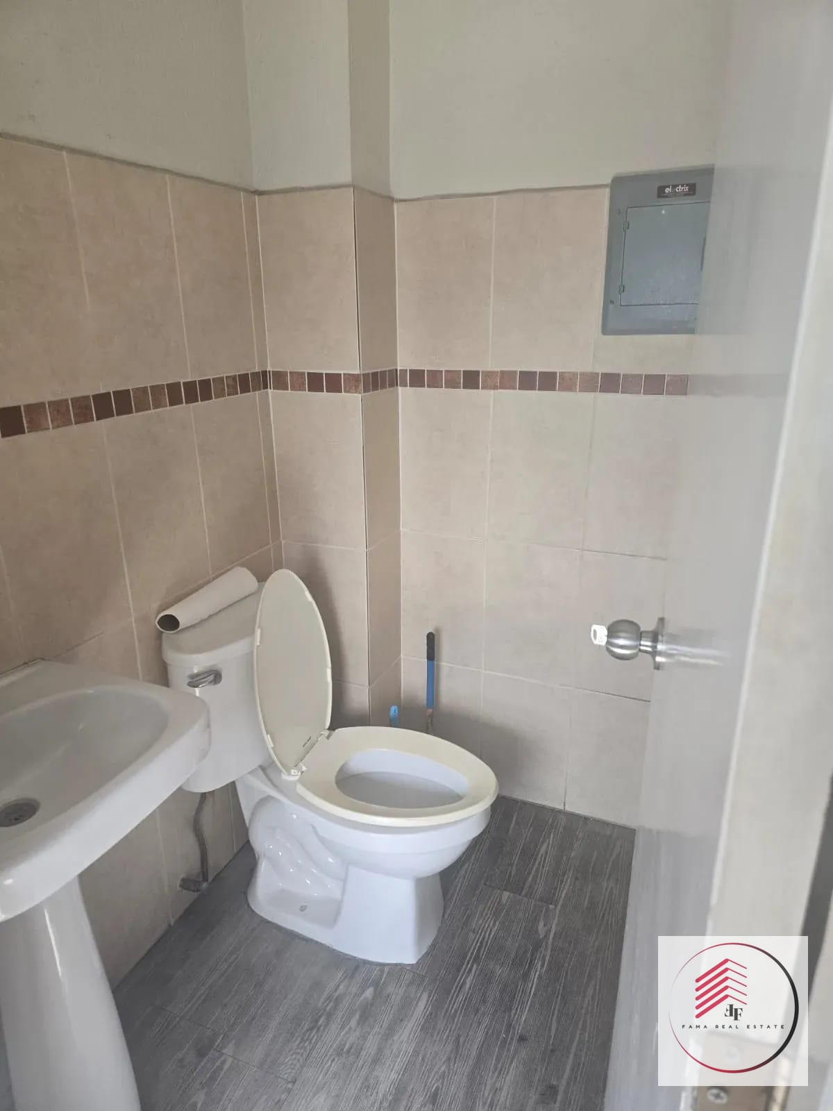 Alquiler de Espaciosa Oficina en Edificio Geminis 10 en Zona 10 de 140 M² — Oficina en Venta en Zona 10, Guatemala, Ciudad — foto 10 de 11