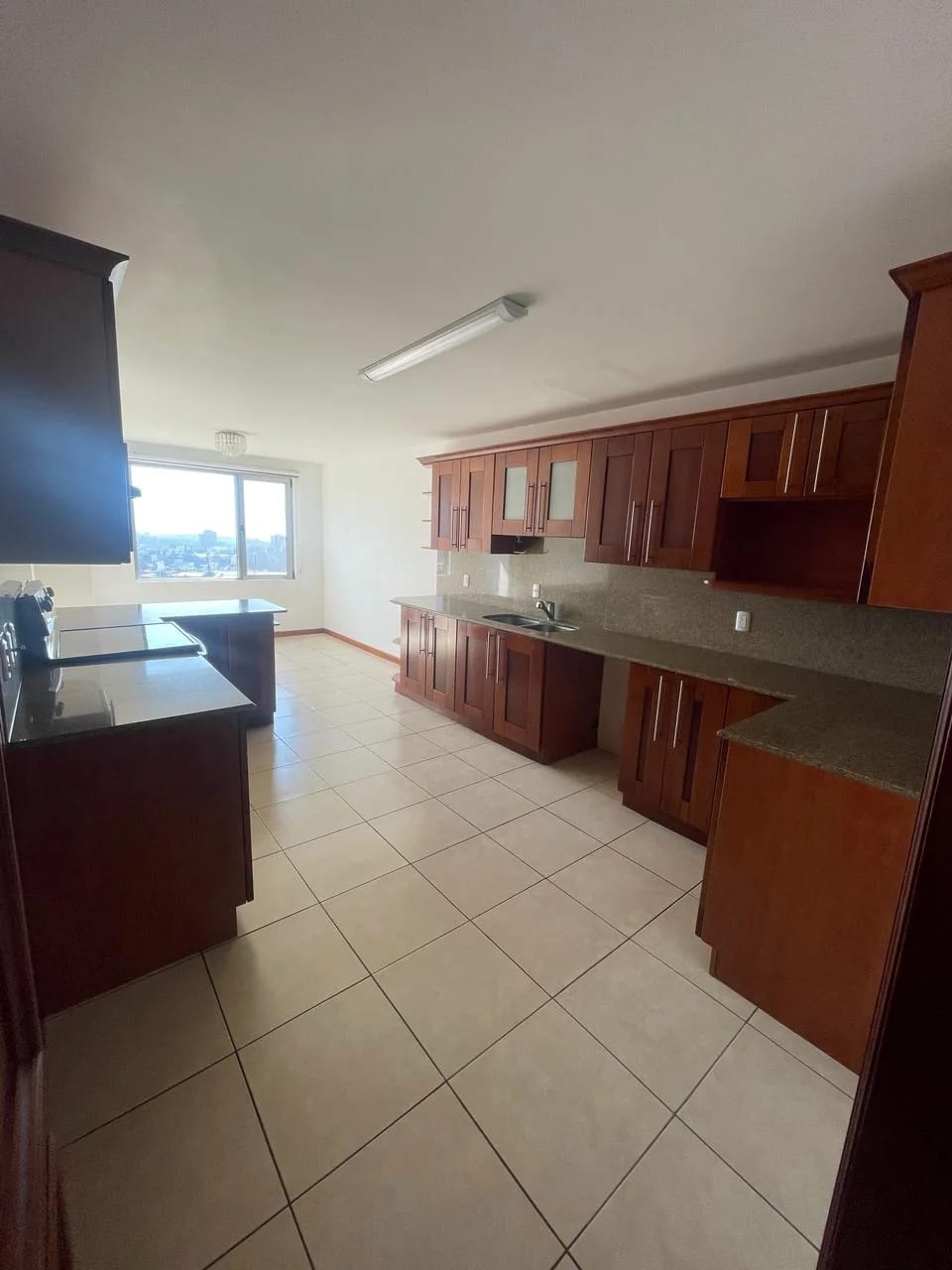 Alquiler amplio apartamento 3 Dormitorios | Botticelli Zona 15 VHII — Apartamento en Alquiler en Botticelli II, Zona 15, Guatemala, Ciudad — foto 4 de 14