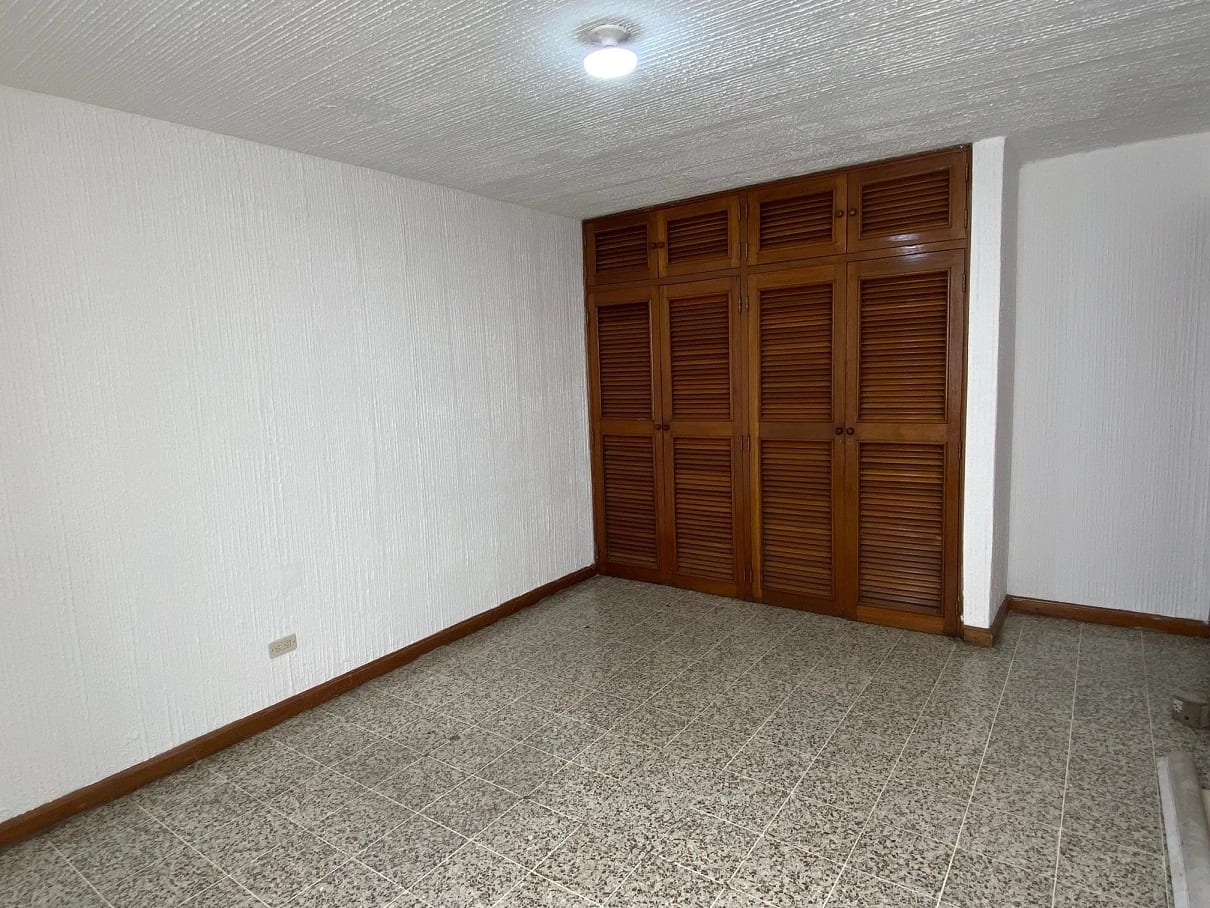 Casa para Oficina en Renta Zona 10 cod.CC36699 — Casa en Alquiler en Zona 10, Guatemala, Ciudad — foto 6 de 8